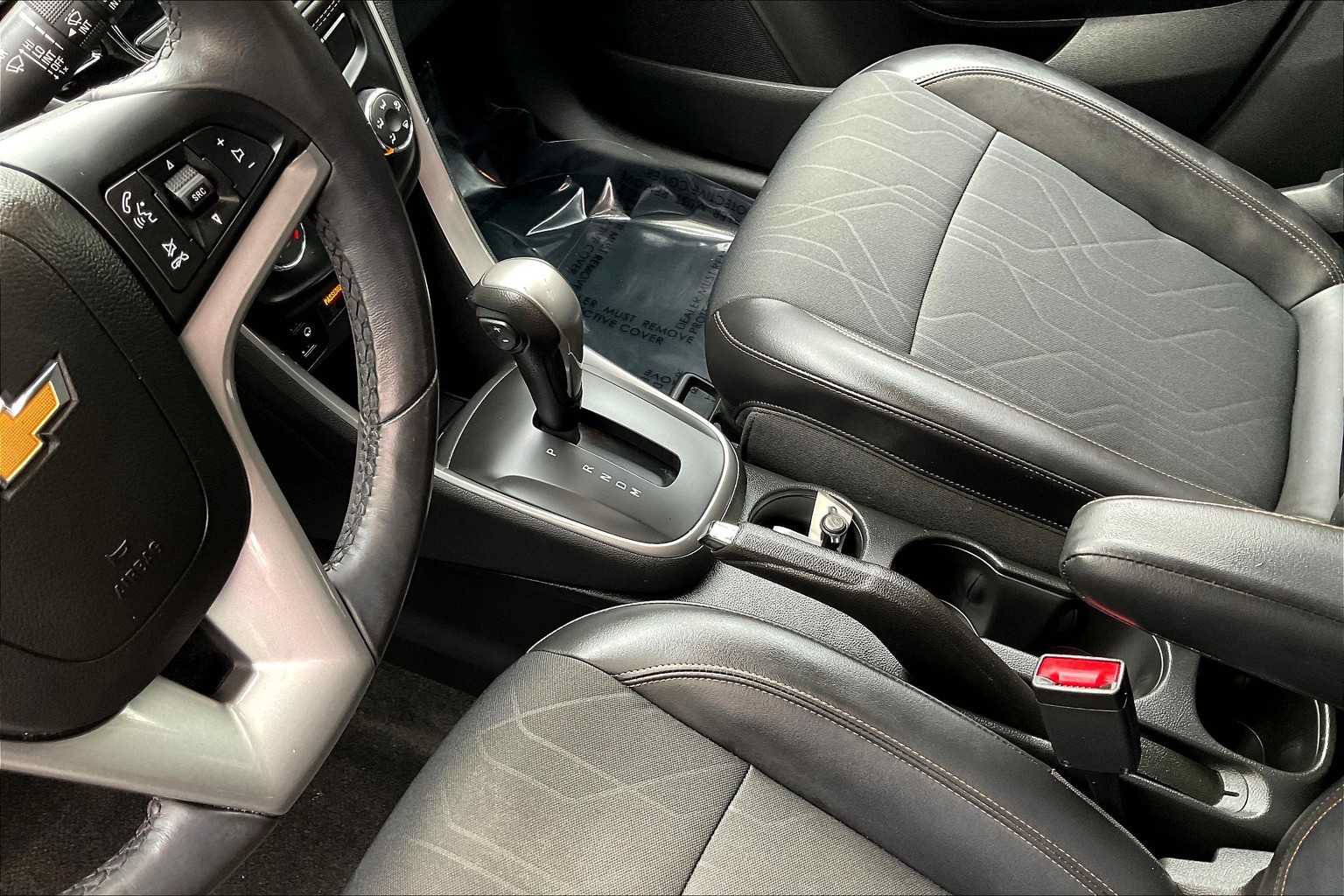 Certified 2022 Chevrolet Trax LT w/ LT Convenience Package FWD image 17