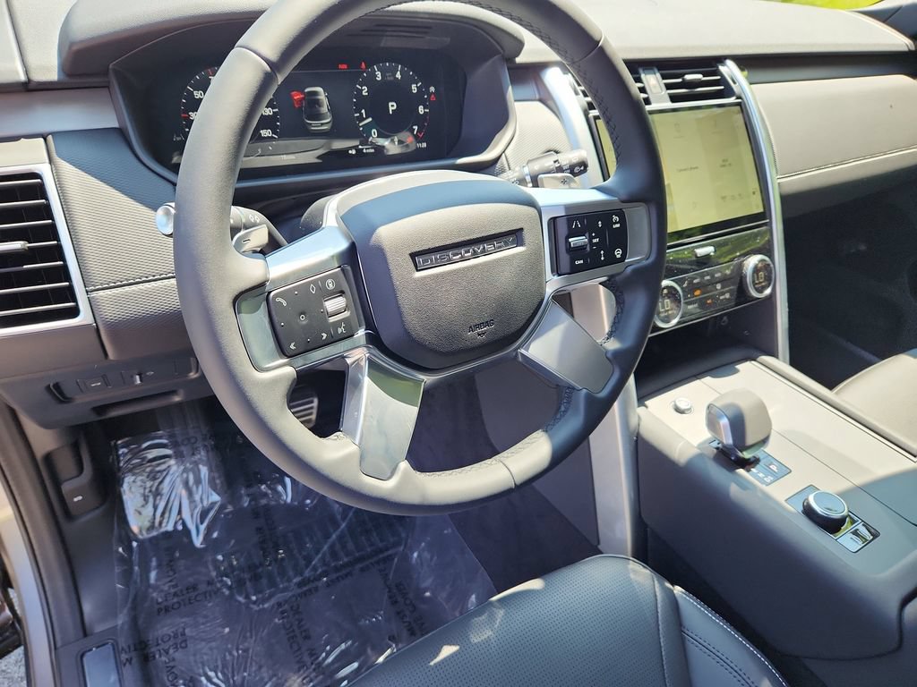 Certified 2025 Land Rover Discovery Dynamic SE AWD/4WD image 15