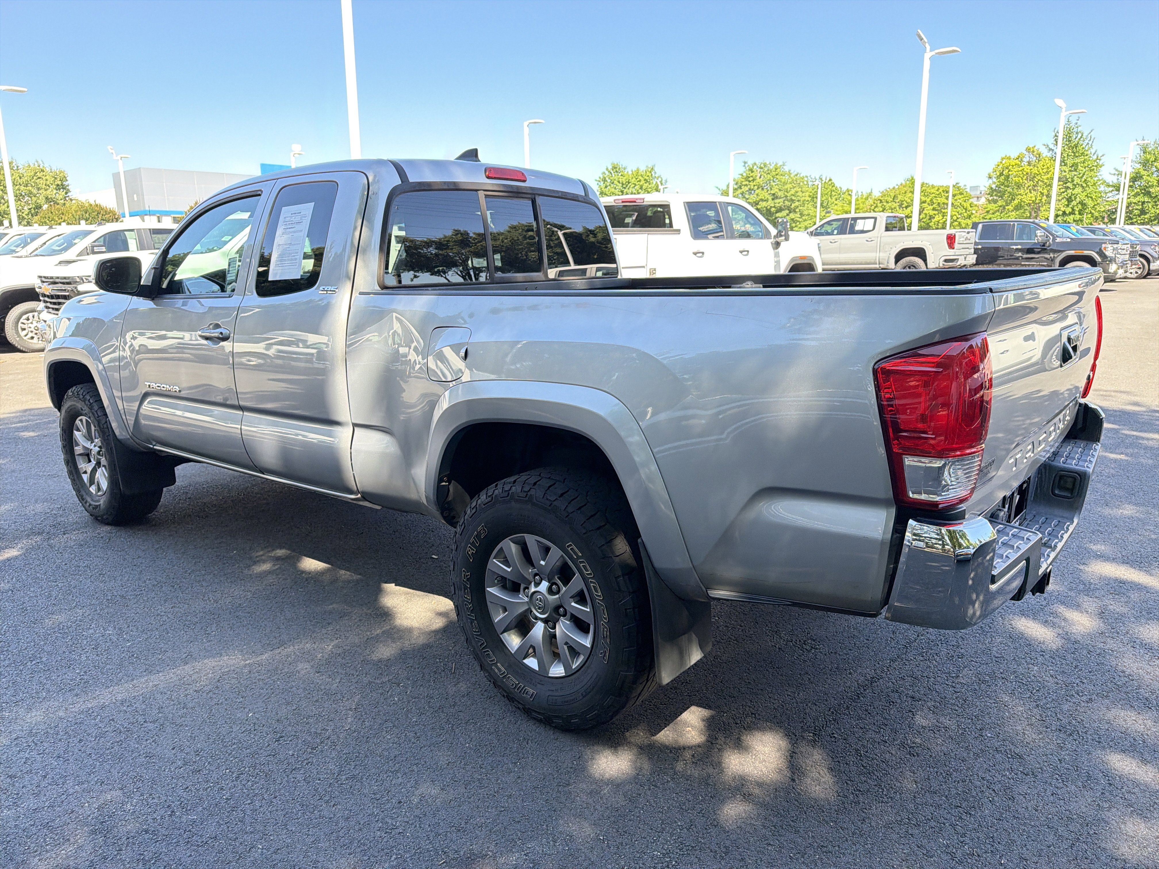 Used 2016 Toyota Tacoma SR5 w/ SR5 Appearance Package (SN) RWD image 8