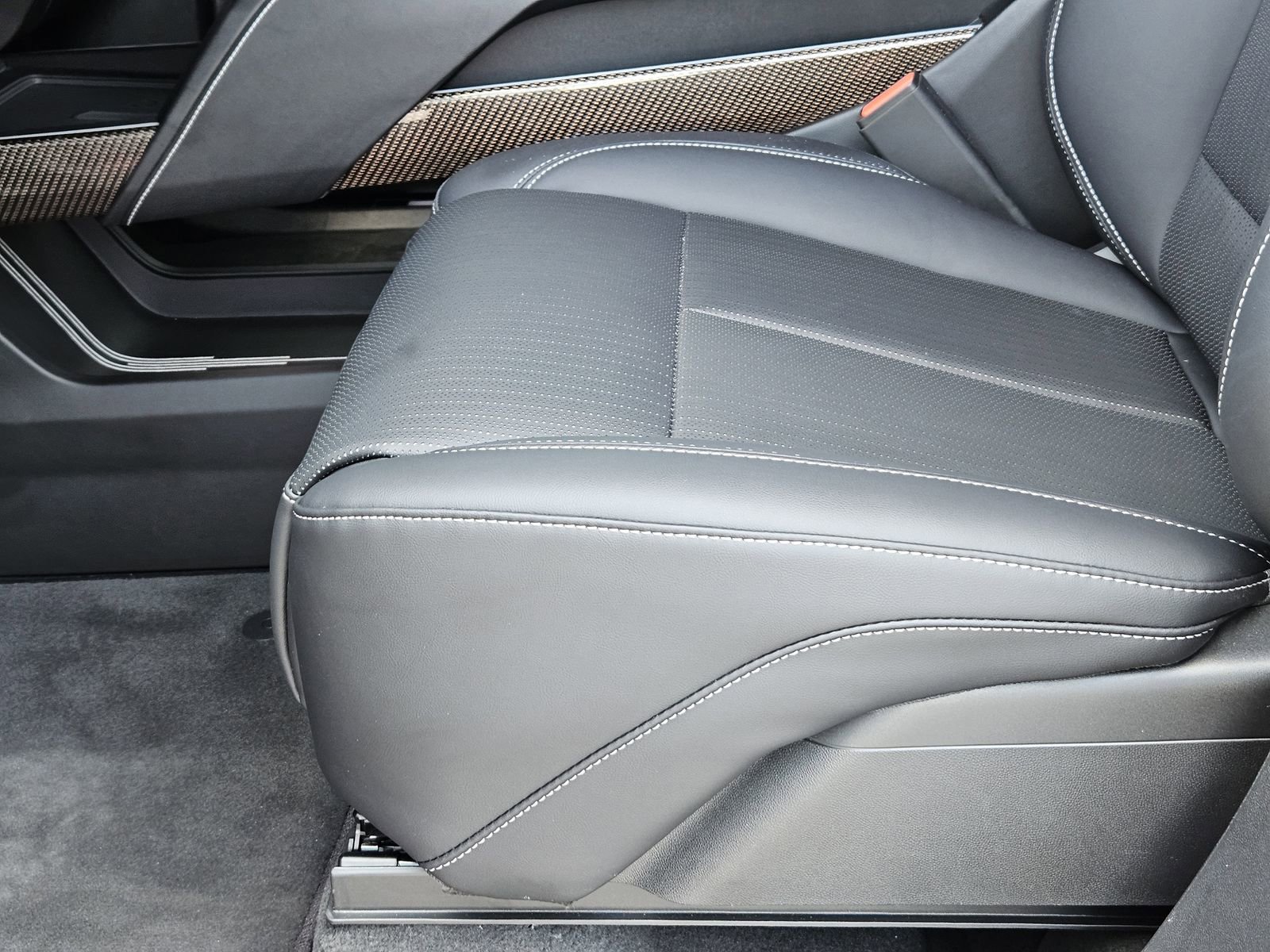 New 2026 Cadillac Vistiq Sport image 22