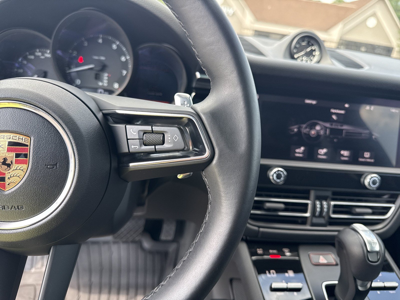Used 2026 Porsche Macan AWD/4WD image 17