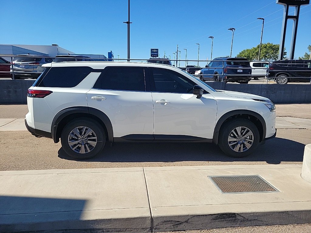 New 2025 Nissan Pathfinder S image 8
