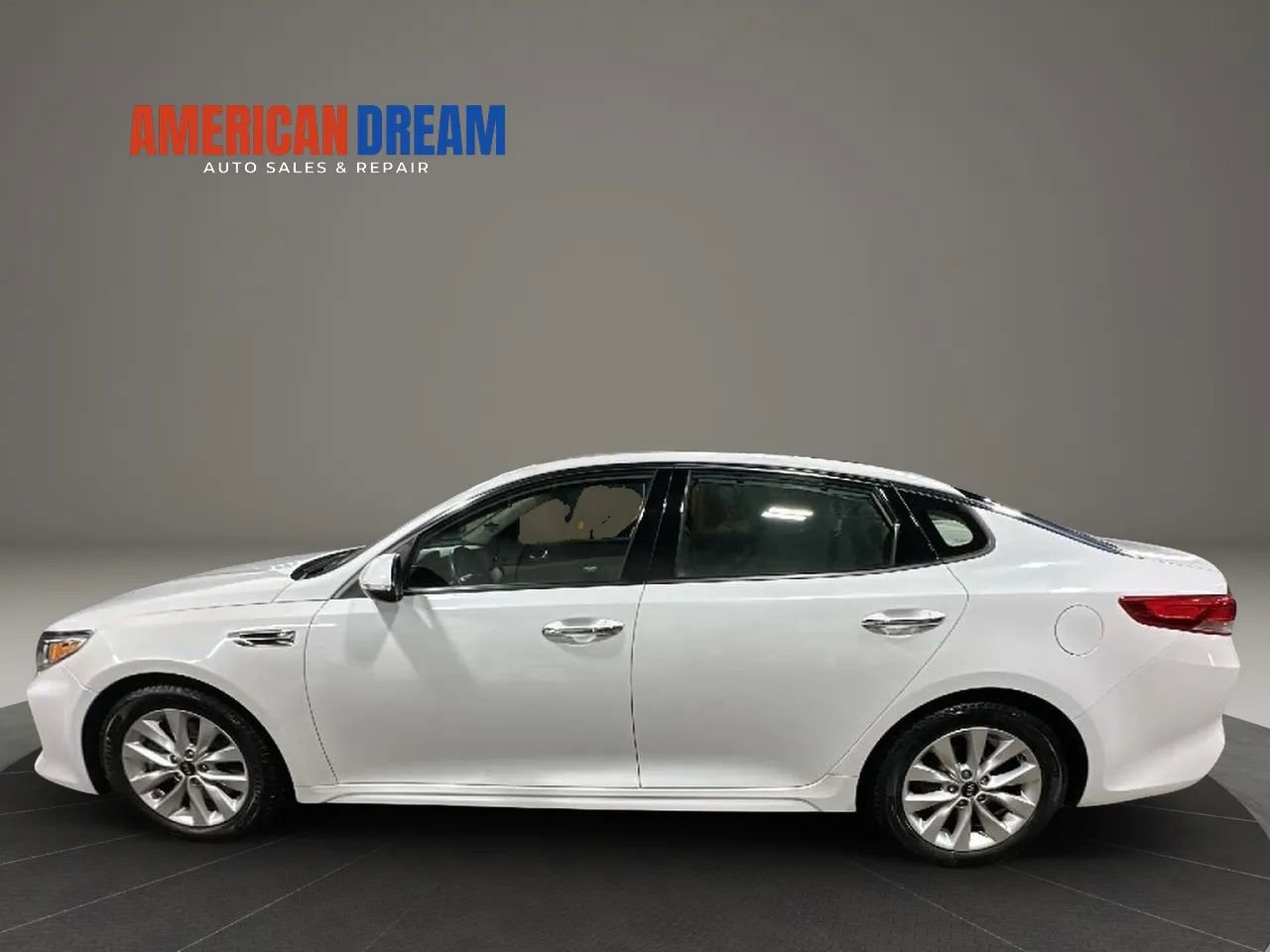 Used 2017 Kia Optima EX w/ Premium Package FWD image 2