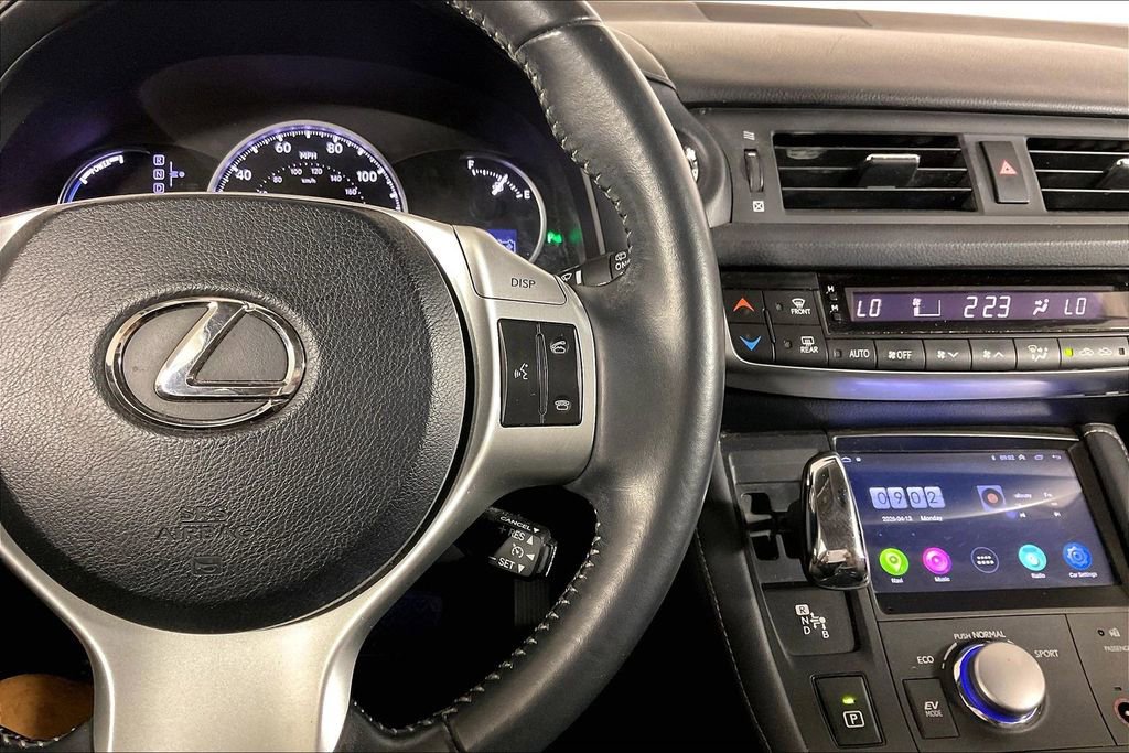 Used 2013 Lexus CT 200h FWD image 19