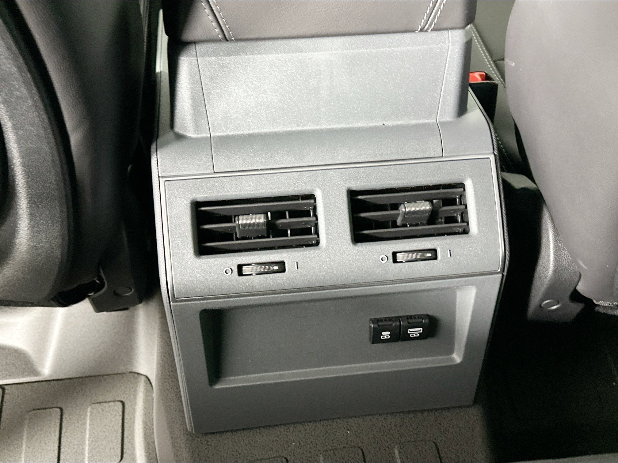 New 2026 INEOS Grenadier Fieldmaster Edition AWD/4WD image 38