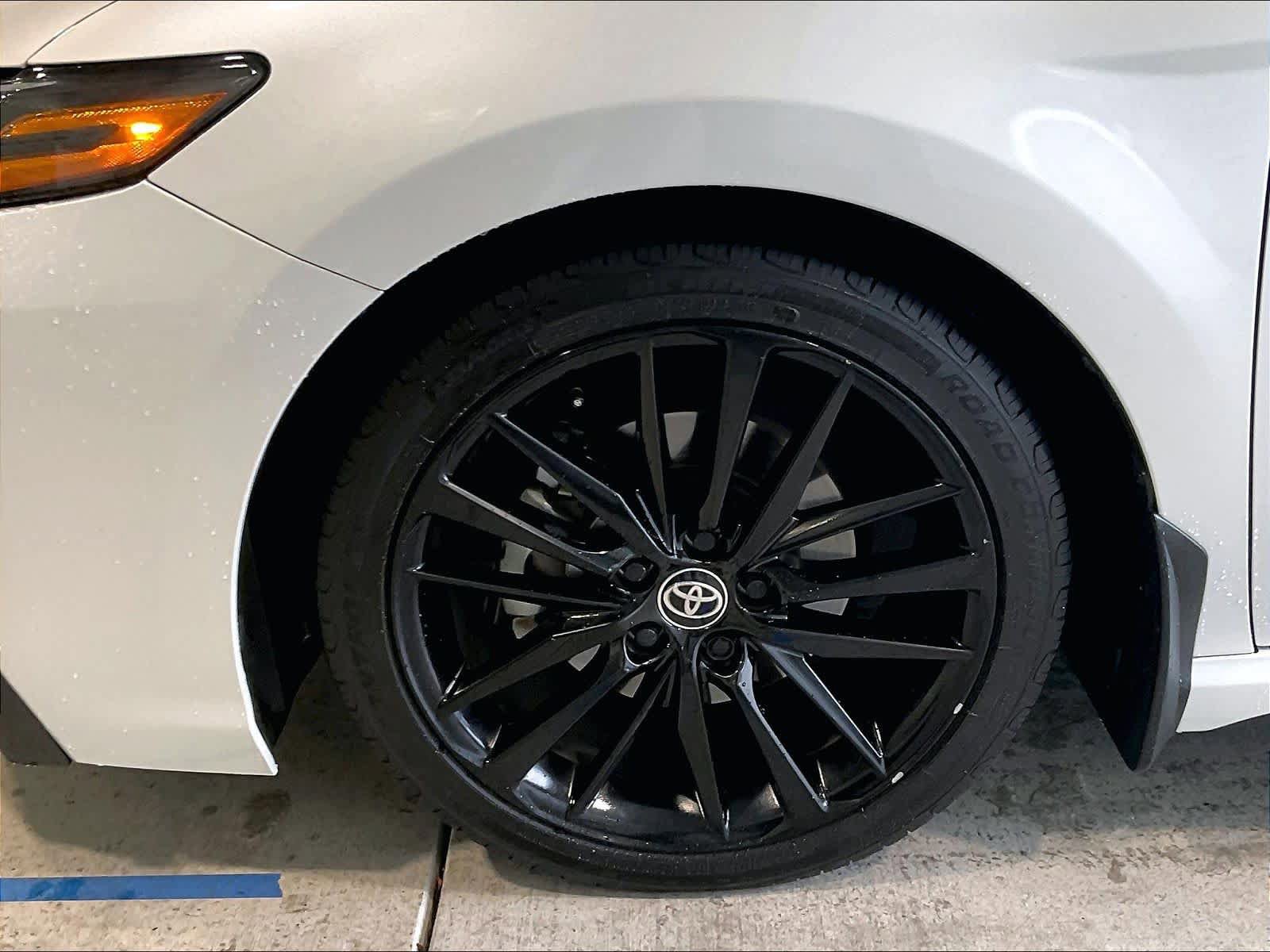 Used 2022 Toyota Camry XSE image 11