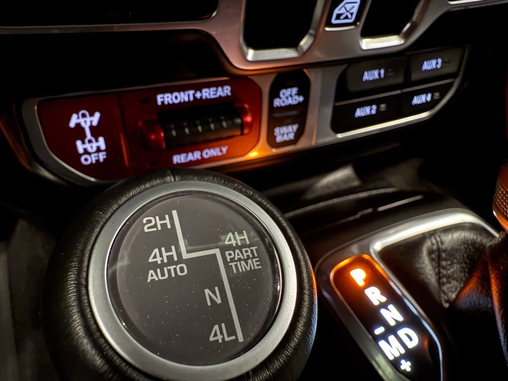 Used 2024 Jeep Wrangler Unlimited Rubicon AWD/4WD image 23