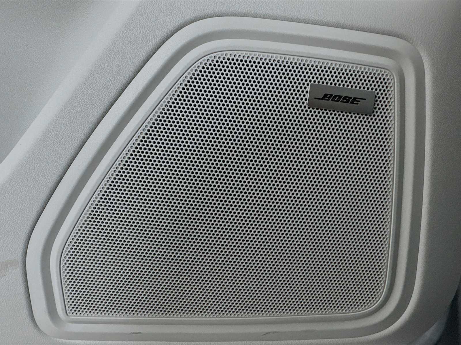 Certified 2025 Porsche Macan S image 12