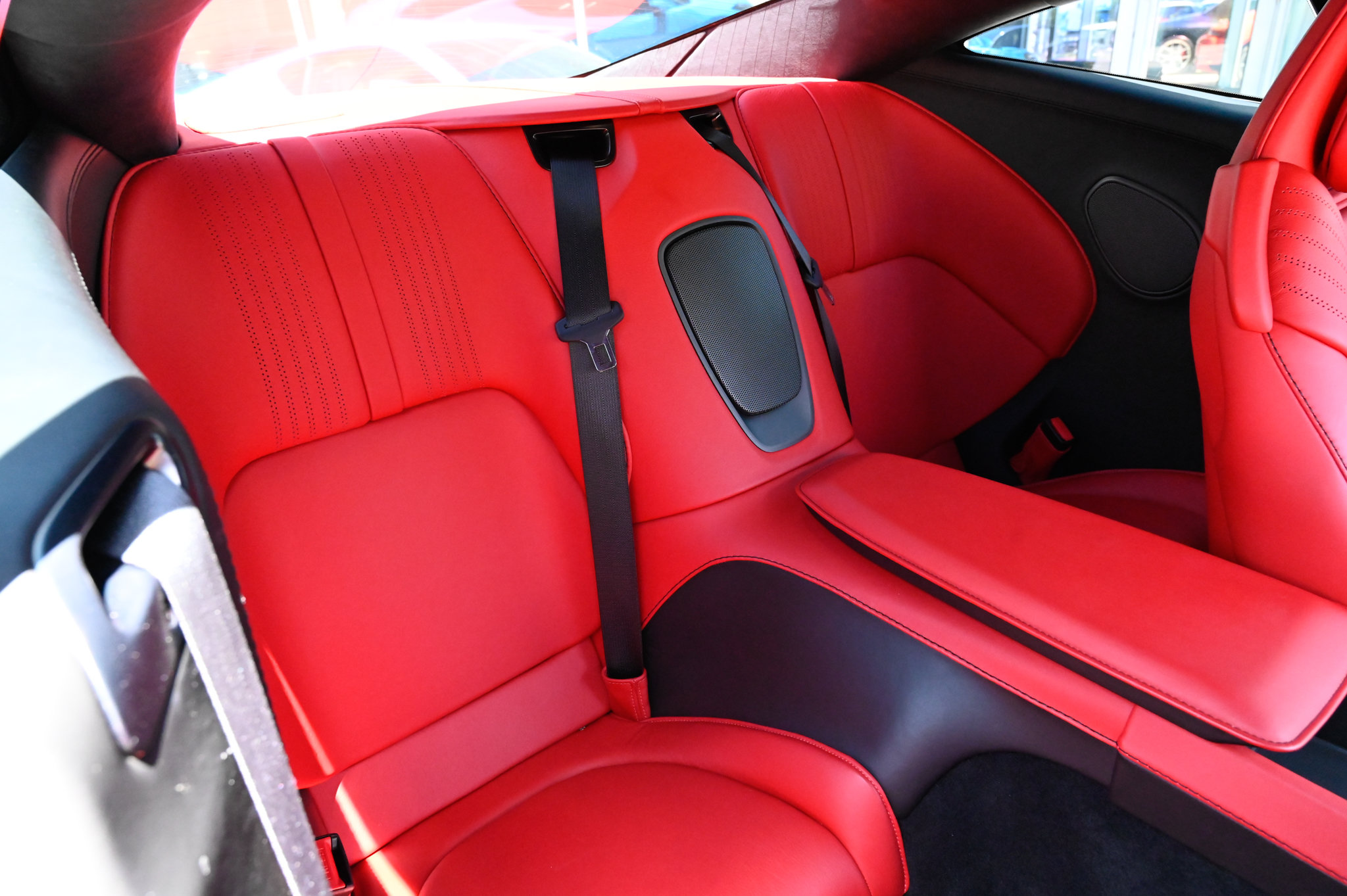 Used 2021 Aston Martin DB11 Coupe RWD image 42