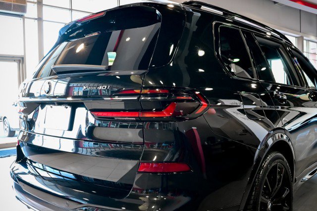 Used 2023 BMW X7 xDrive40i w/ Executive Package image 11