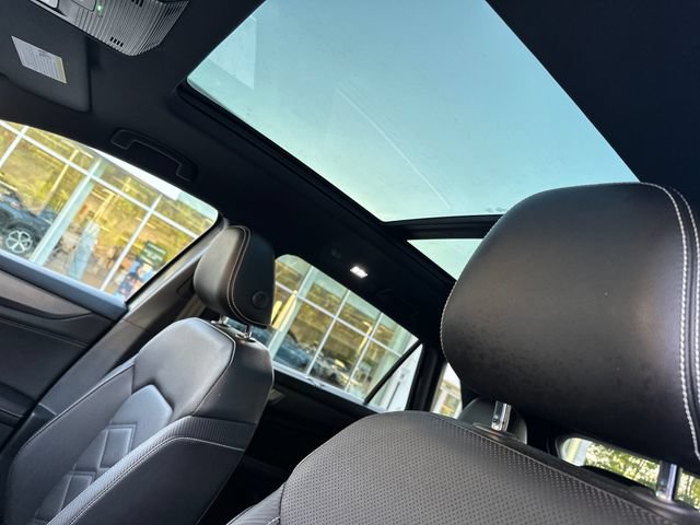 Certified 2024 Volkswagen Atlas Cross Sport SE w/ Panoramic Sunroof Package AWD/4WD image 31