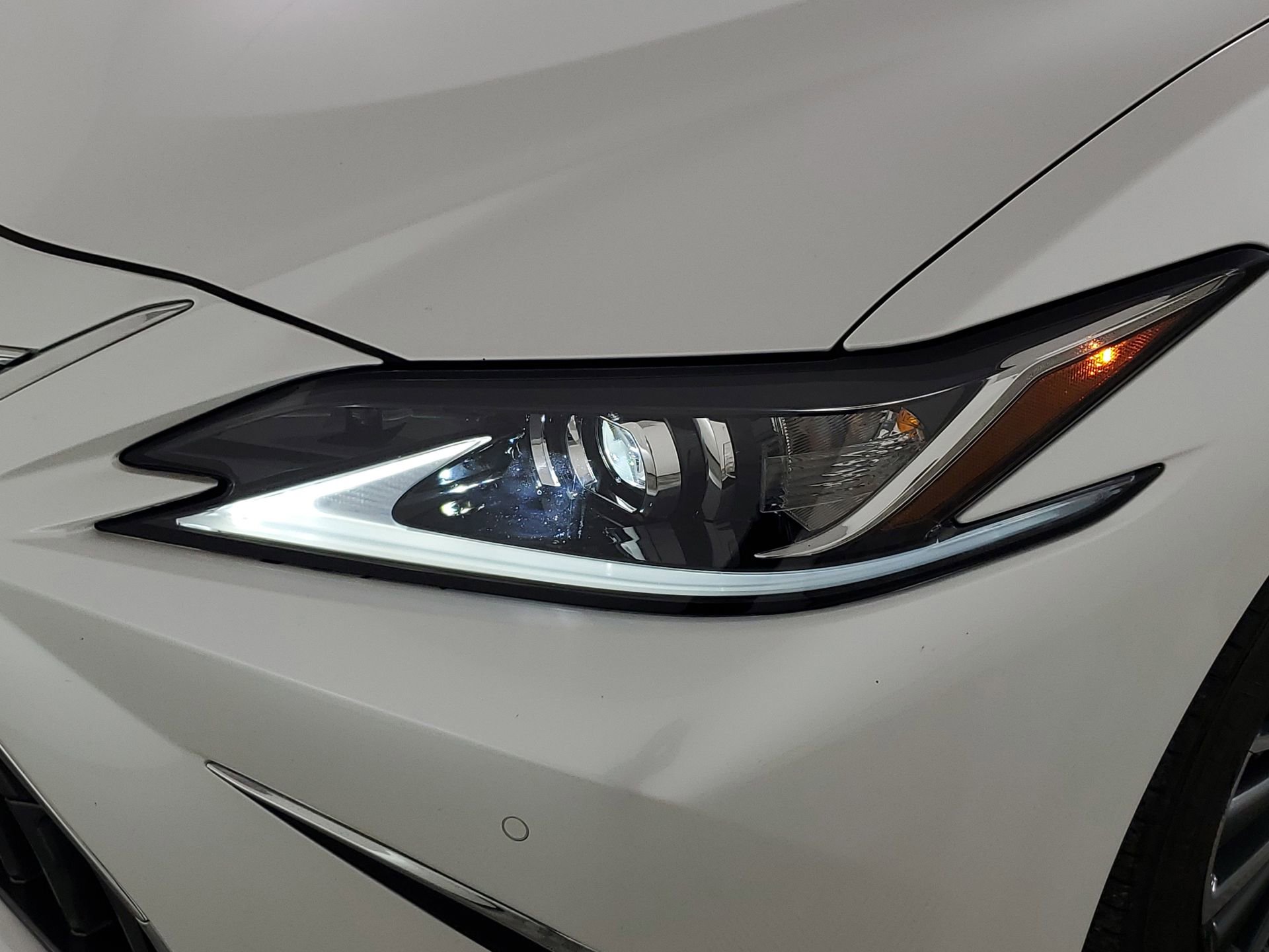 Used 2023 Lexus ES 350 w/ Premium Package image 16