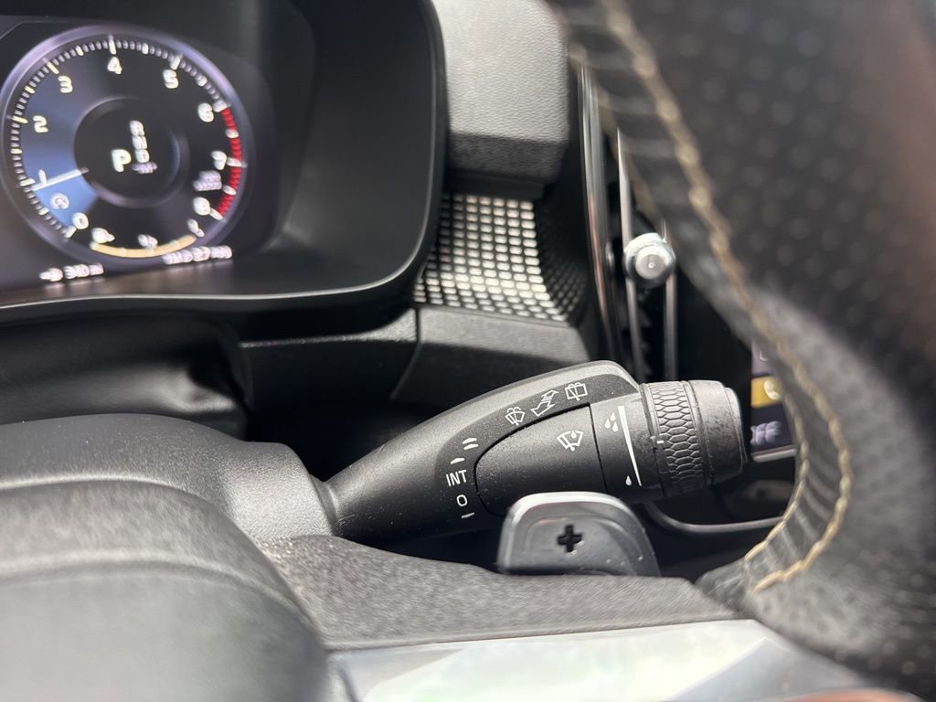 Used 2019 Volvo XC40 T5 R-Design image 20