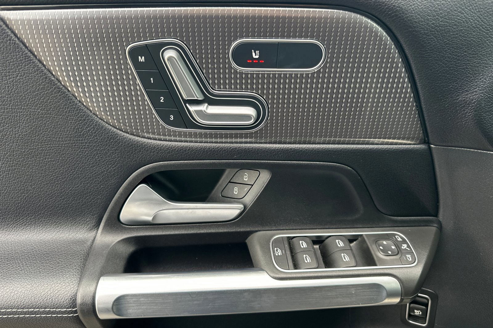 Used 2023 Mercedes-Benz GLB 250 4MATIC image 11