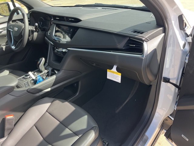 New 2025 Cadillac XT6 Luxury image 36