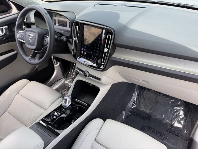 Used 2023 Volvo XC40 B5 Plus w/ Protection Package Premier AWD/4WD image 13