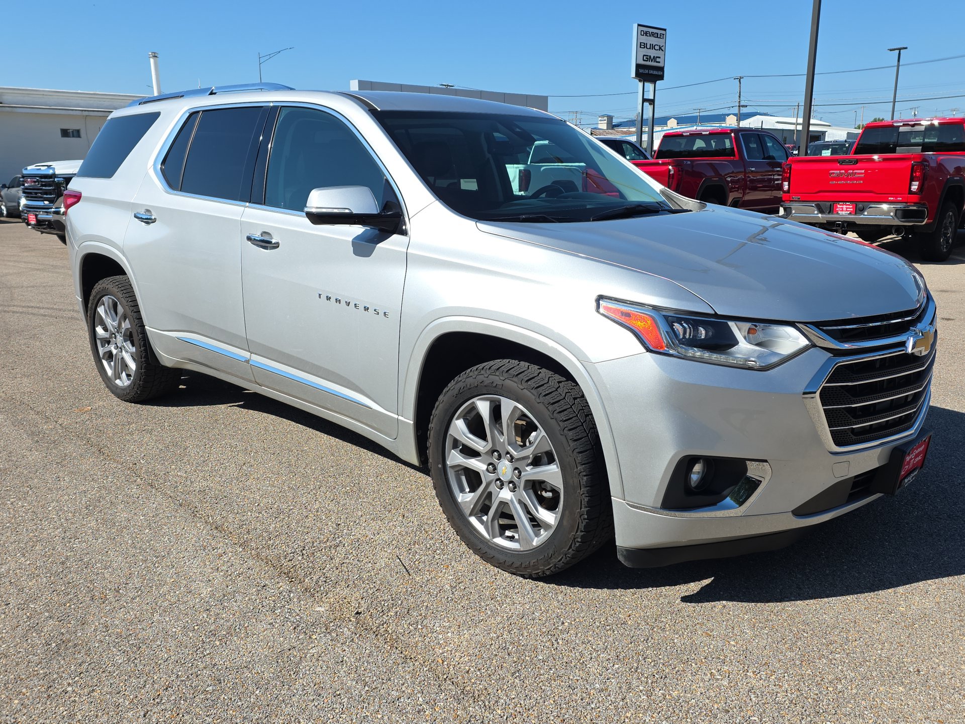 Used 2019 Chevrolet Traverse Premier w/ LPO, Floor Liner Package AWD/4WD image 2