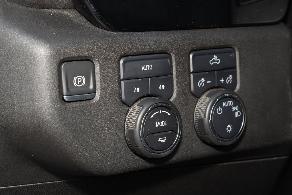 Used 2023 Chevrolet Silverado 1500 LT AWD/4WD image 23
