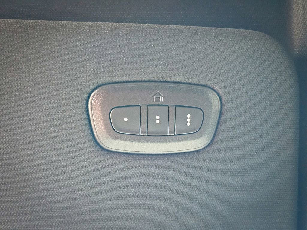 New 2026 RAM 1500 4x4 Crew Cab image 32