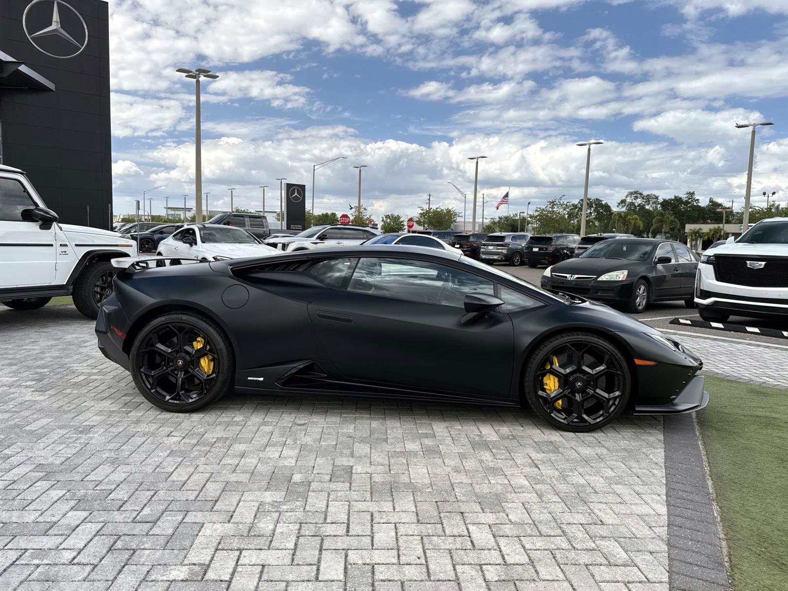 Used 2024 Lamborghini Huracan Tecnica RWD image 6
