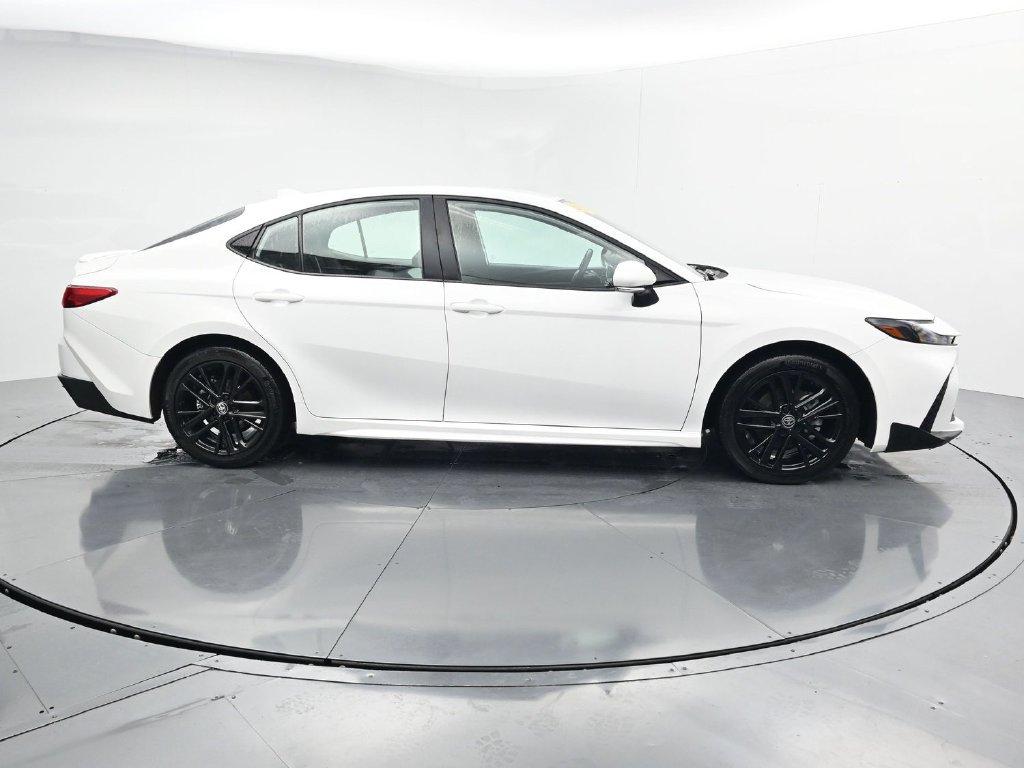 Used 2025 Toyota Camry SE AWD/4WD image 9