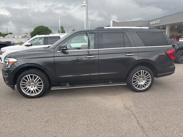 Used 2024 Ford Expedition Limited AWD/4WD image 2