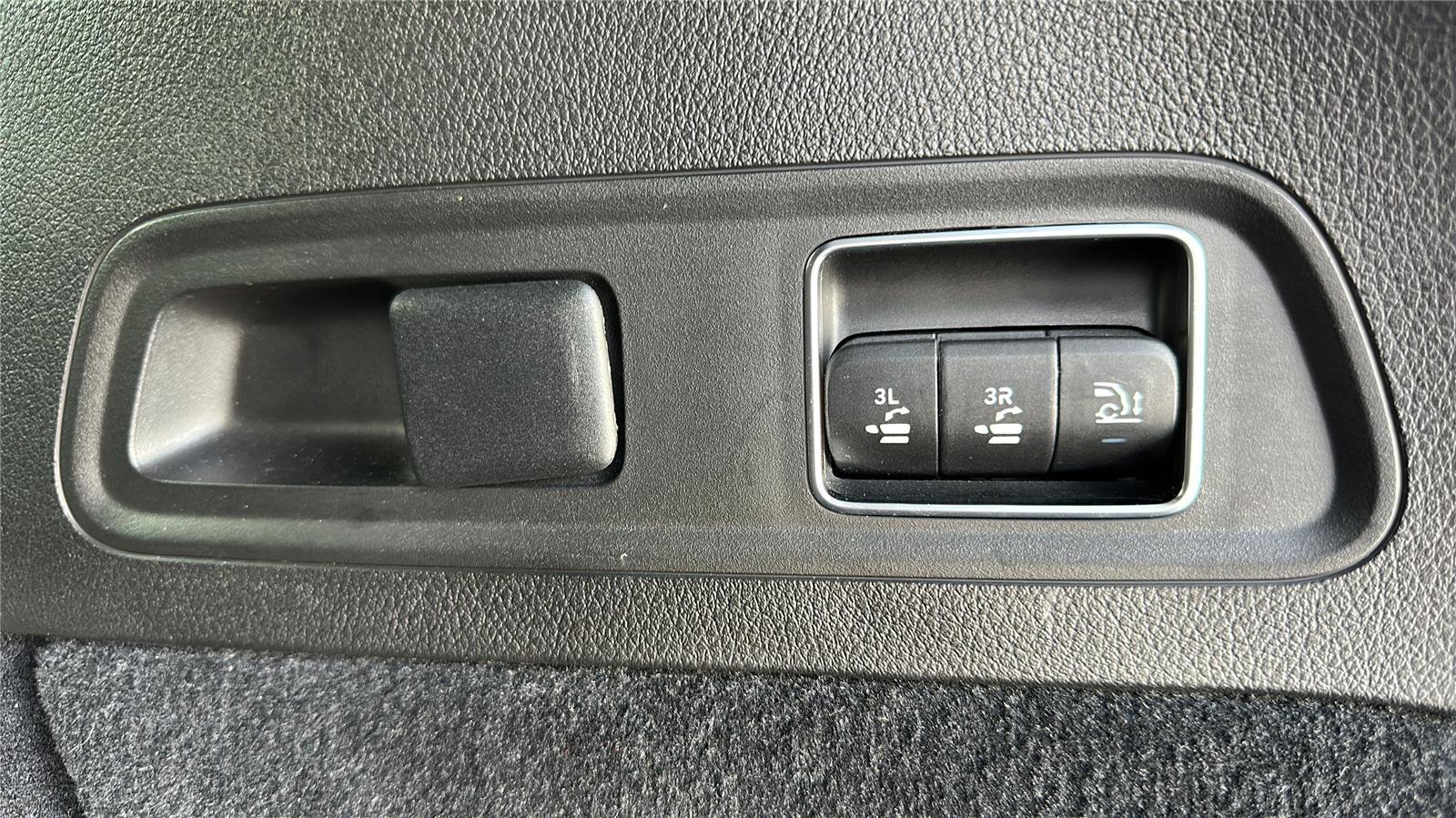 Used 2022 Mercedes-Benz GLS 450 4MATIC image 11