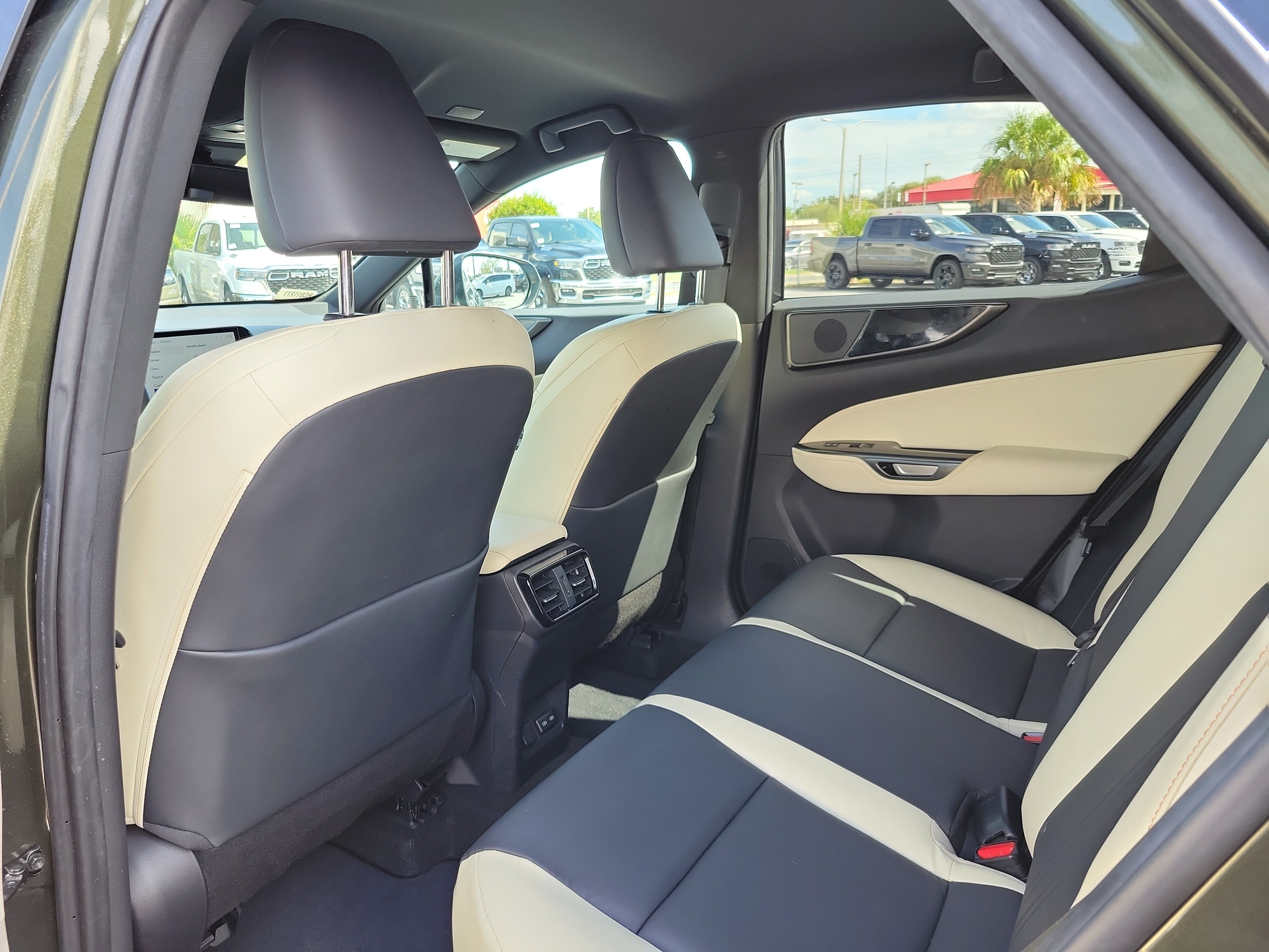 Used 2024 Lexus NX 250 FWD w/ Towing Package (2000 Lbs) image 19