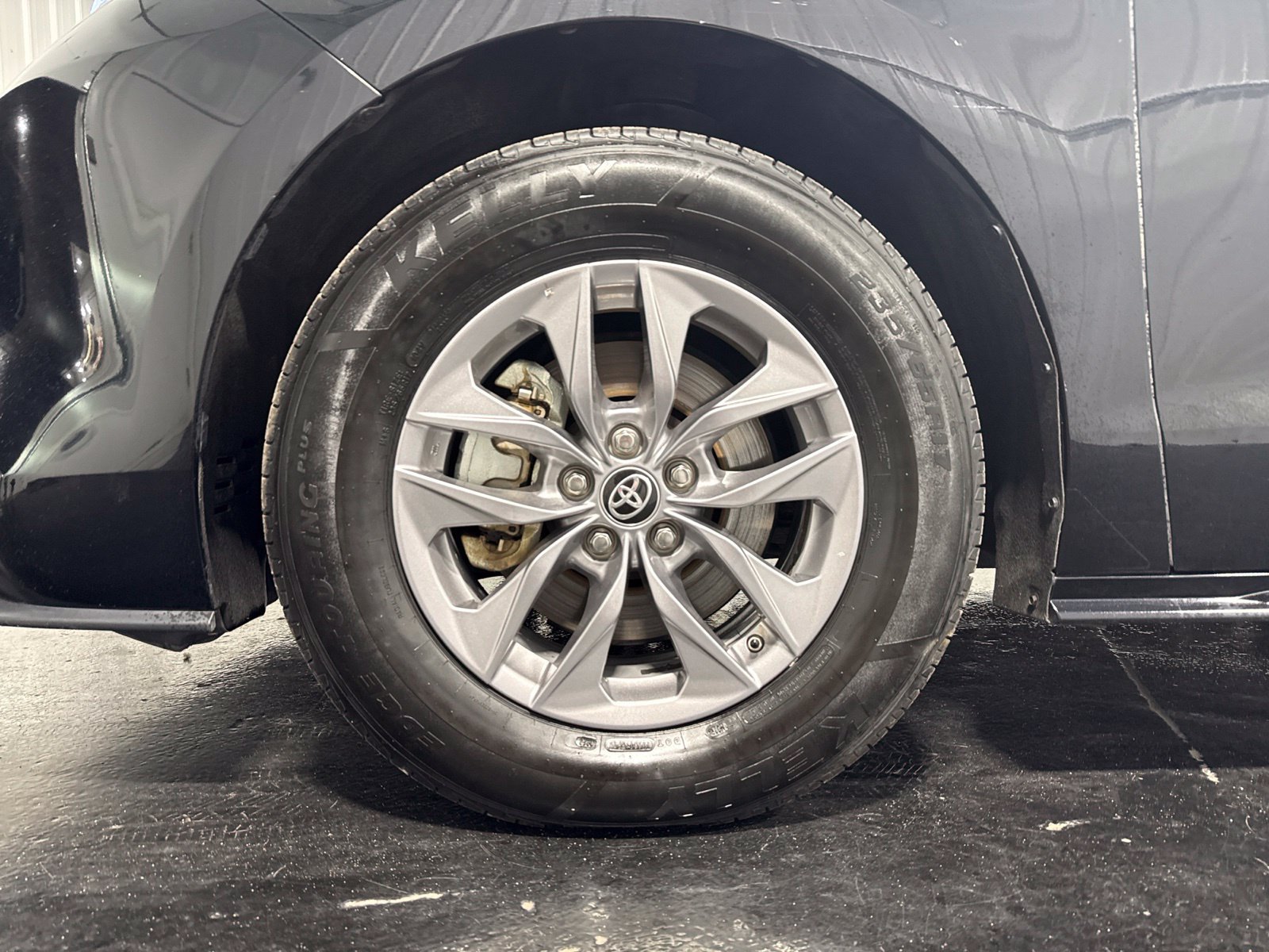 Used 2024 Toyota Sienna XLE FWD image 8
