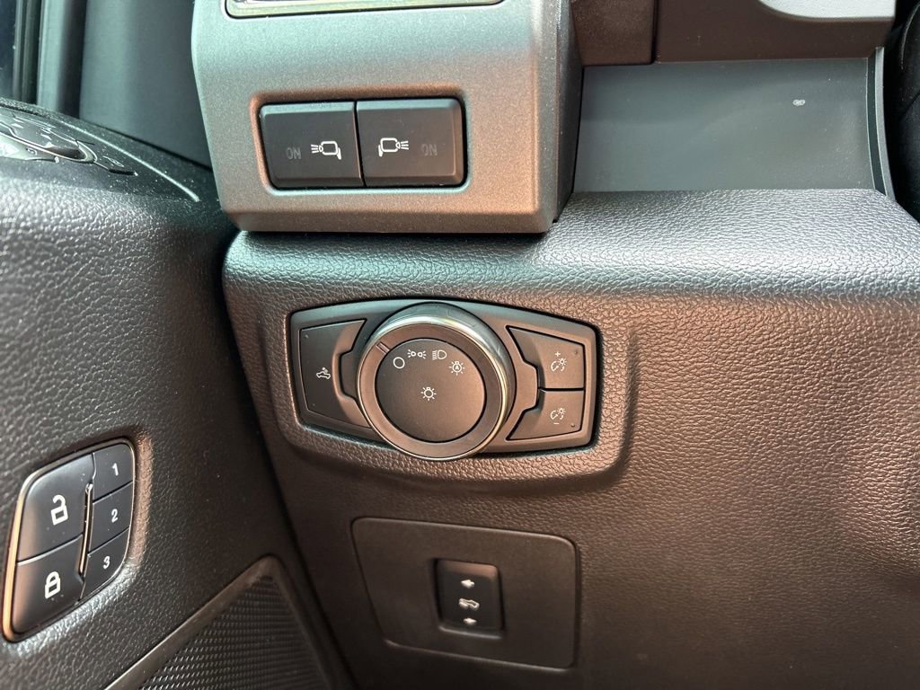 Used 2018 Ford F150 Raptor w/ Equipment Group 802A Luxury image 29