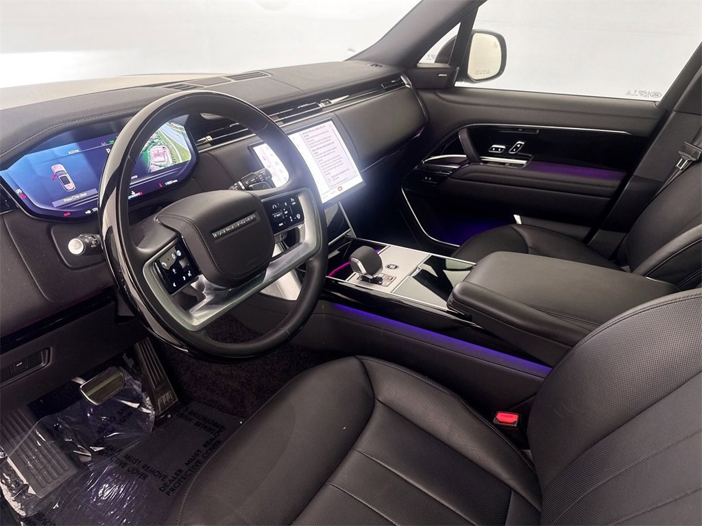 Used 2024 Land Rover Range Rover Long Wheelbase SE image 9