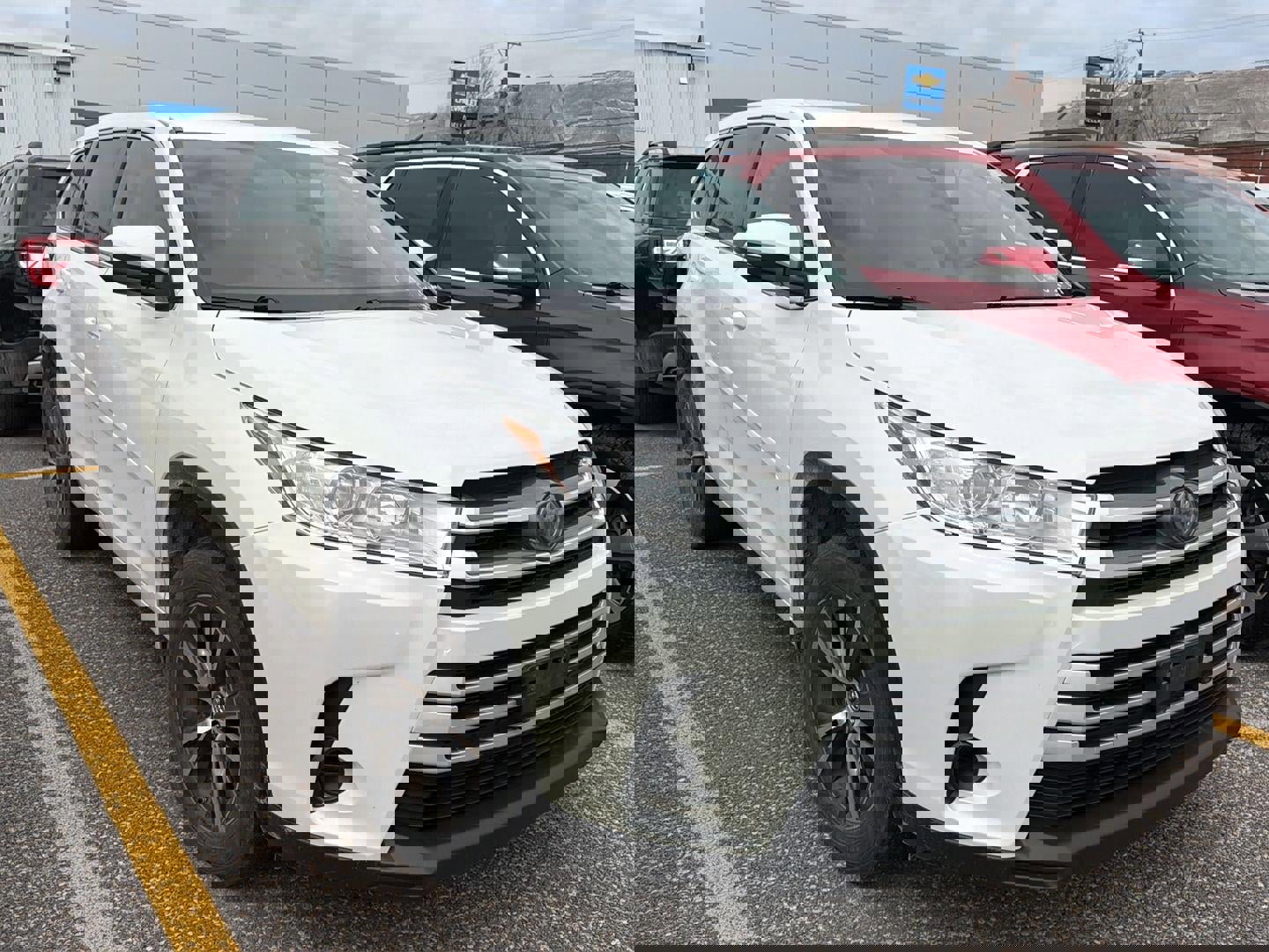 Used 2018 Toyota Highlander LE w/ Protection Package #3 AWD/4WD image 3