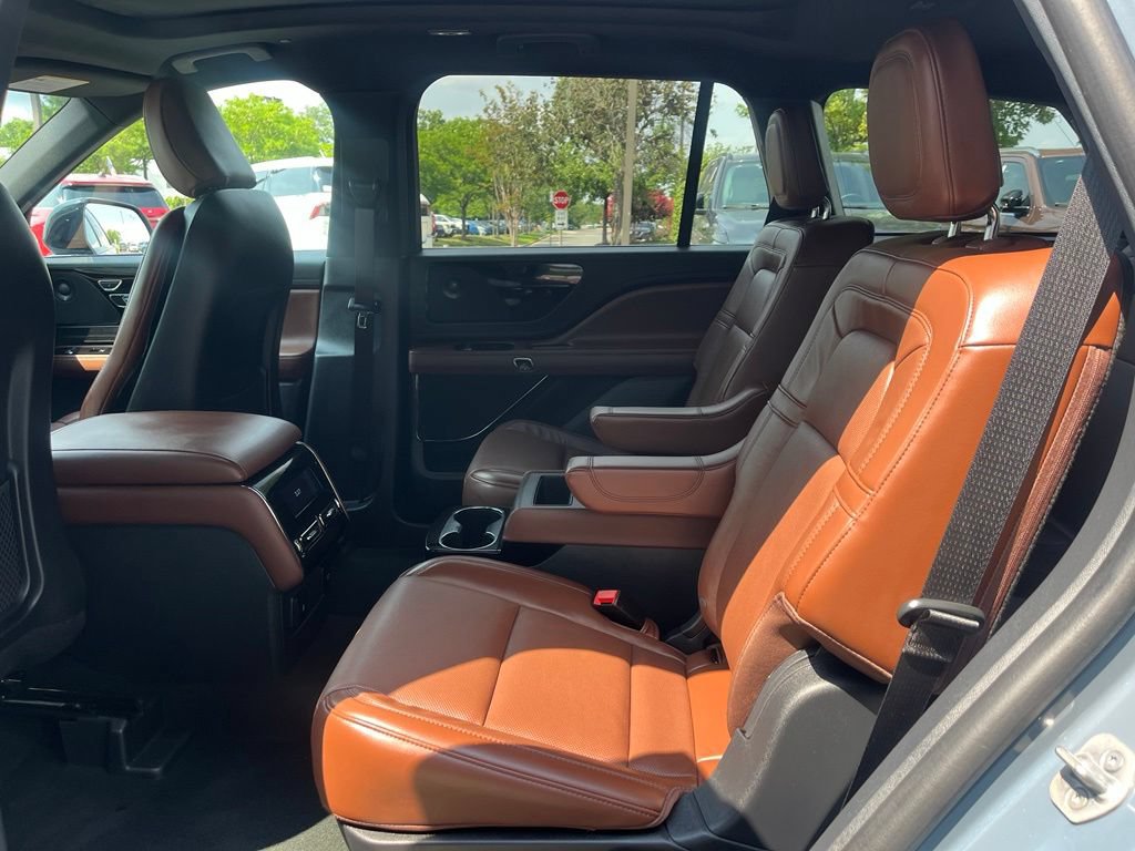 Used 2025 Lincoln Aviator Reserve w/ Jet Appearance Package AWD/4WD image 12