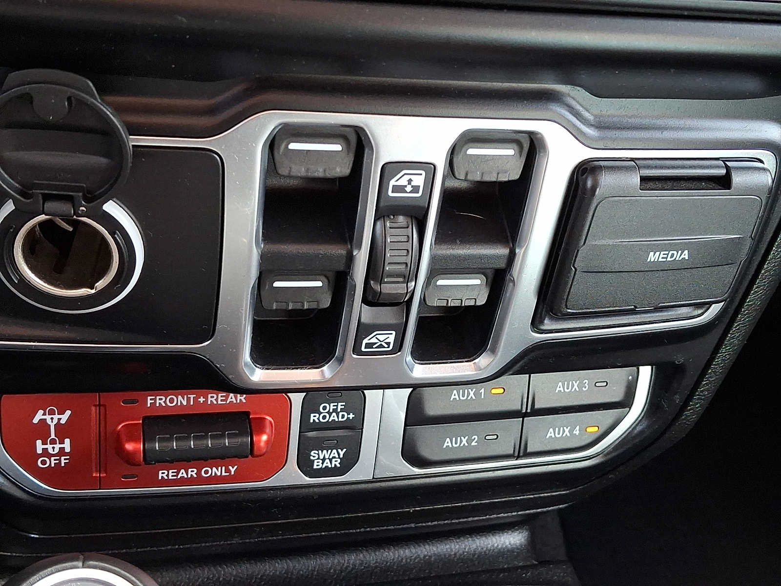 Used 2020 Jeep Gladiator Rubicon AWD/4WD image 25