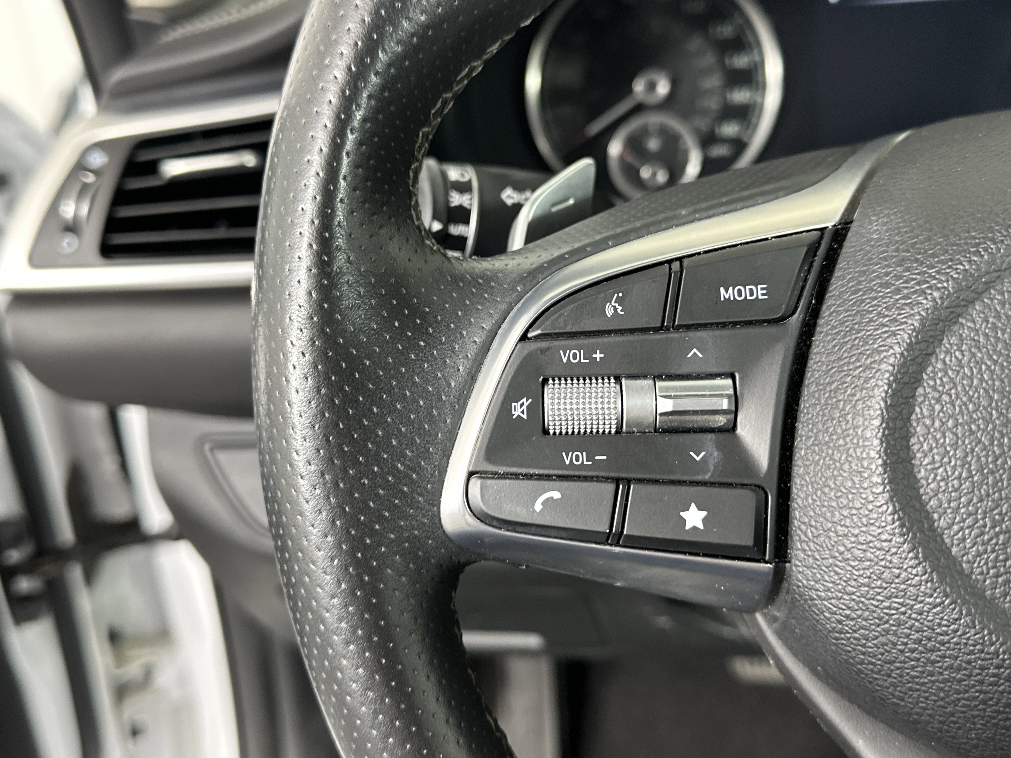 Used 2022 Genesis G70 2.0T w/ Prestige Package image 33