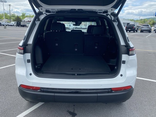 New 2025 Jeep Grand Cherokee Limited w/ Black Appearance Package image 7