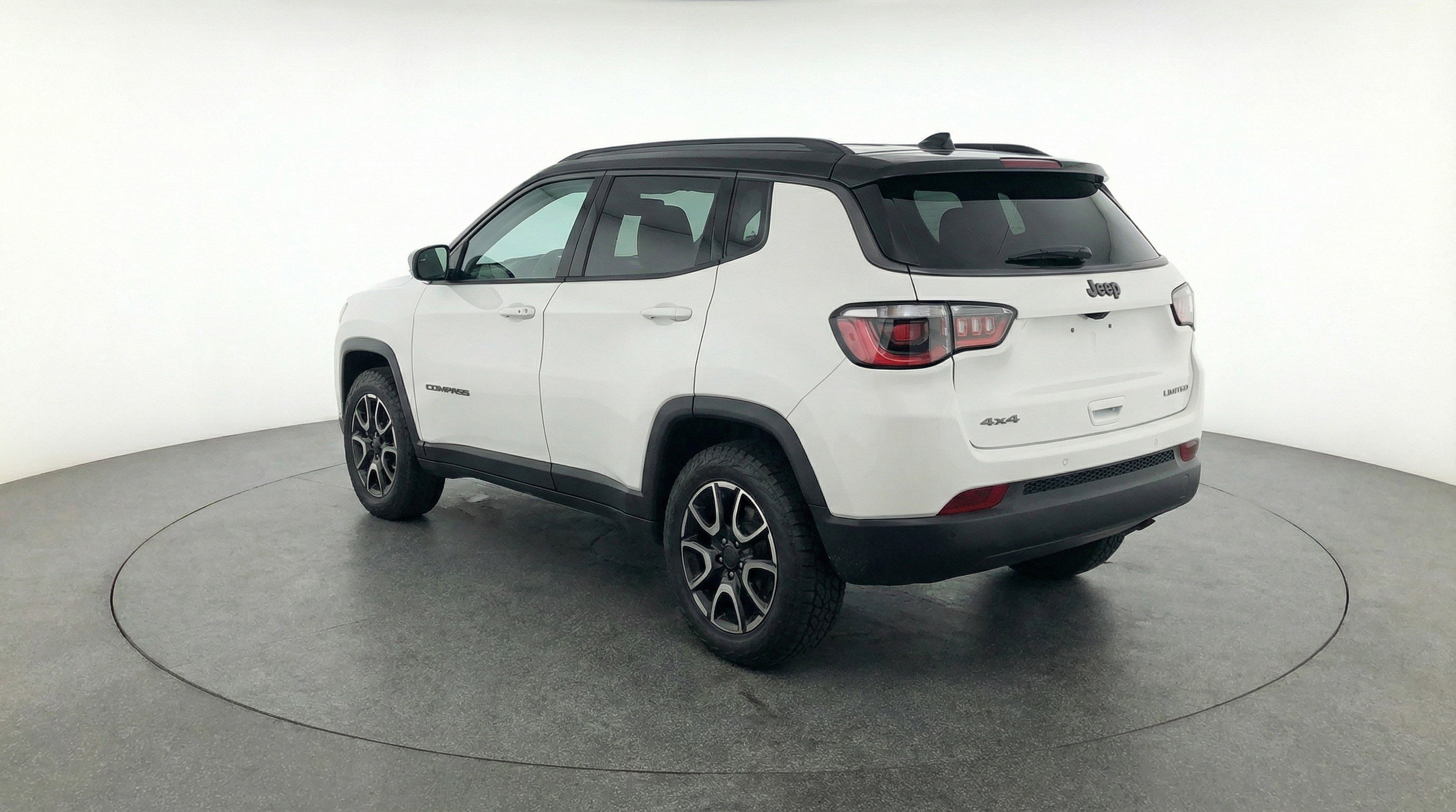 Used 2025 Jeep Compass Trailhawk AWD/4WD image 6