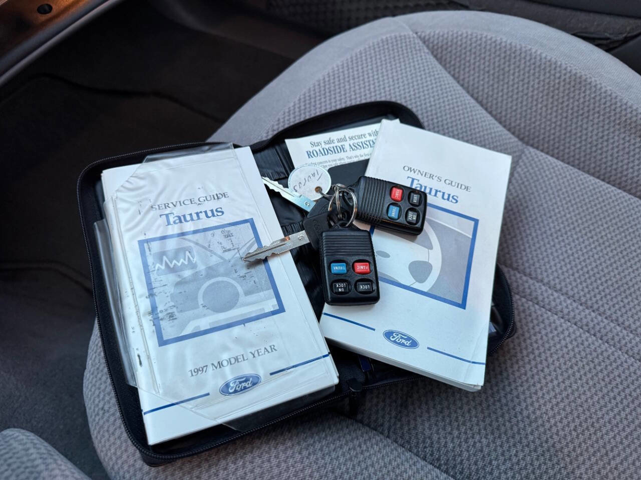Used 1997 Ford Taurus GL image 30