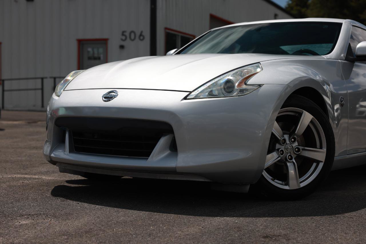 Used 2009 Nissan 370Z Touring RWD image 25