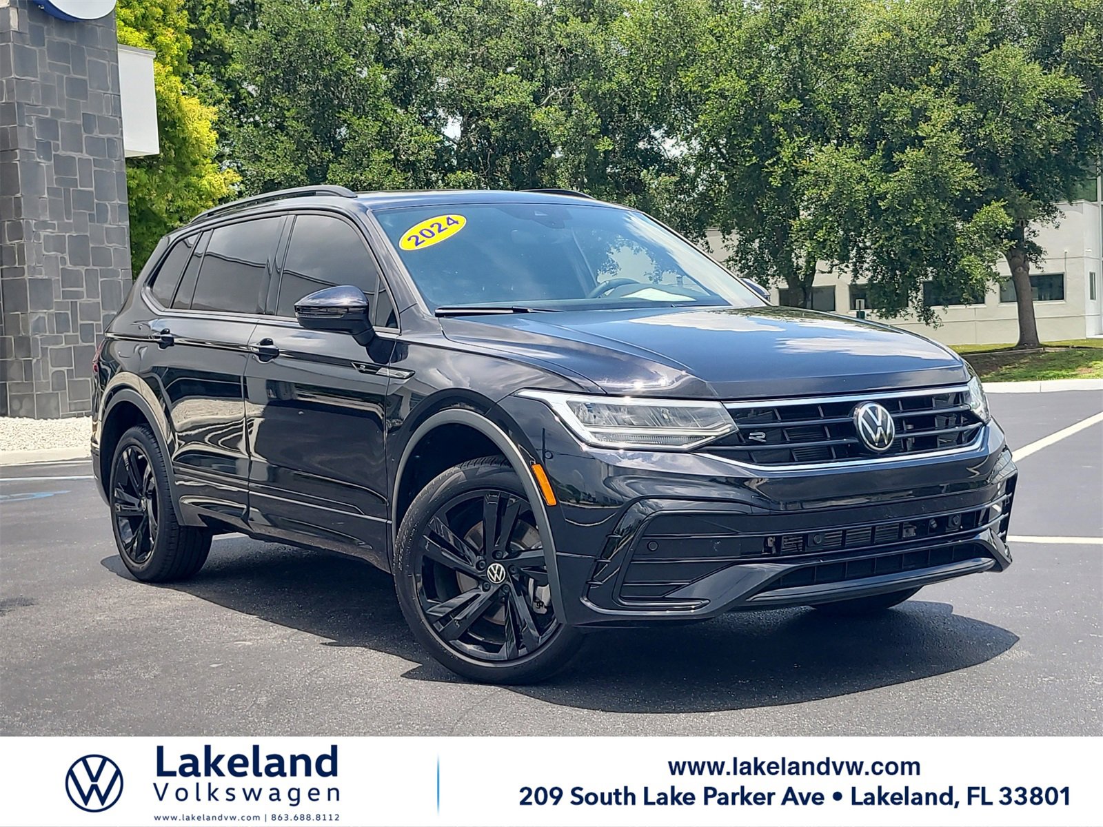 Used 2024 Volkswagen Tiguan SE R-Line