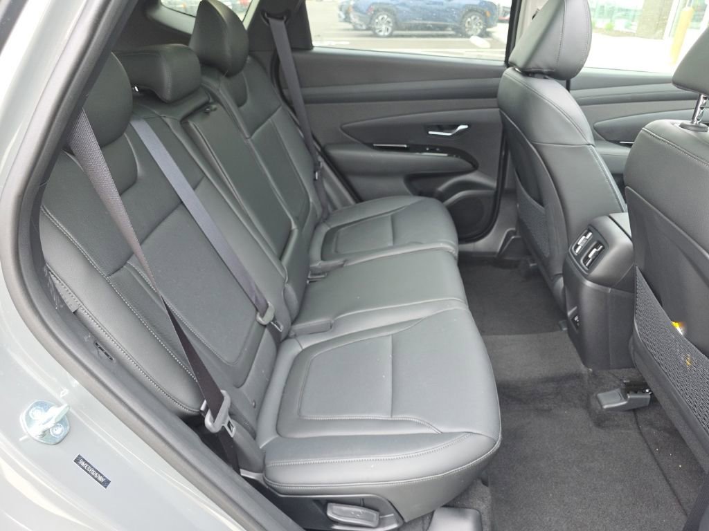 Used 2025 Hyundai Tucson Limited FWD image 19