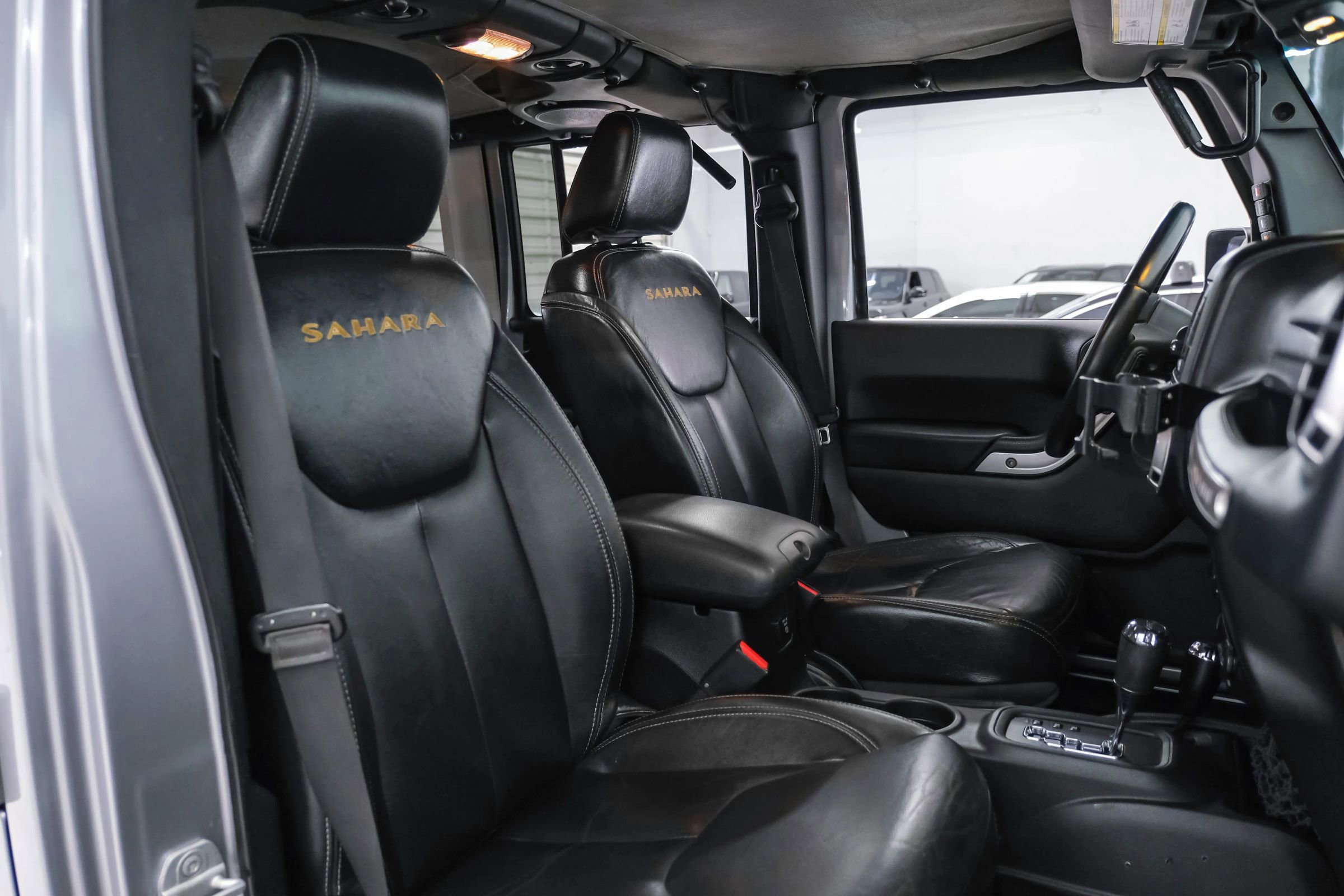 Used 2013 Jeep Wrangler Unlimited Sahara w/ Connectivity Group image 28