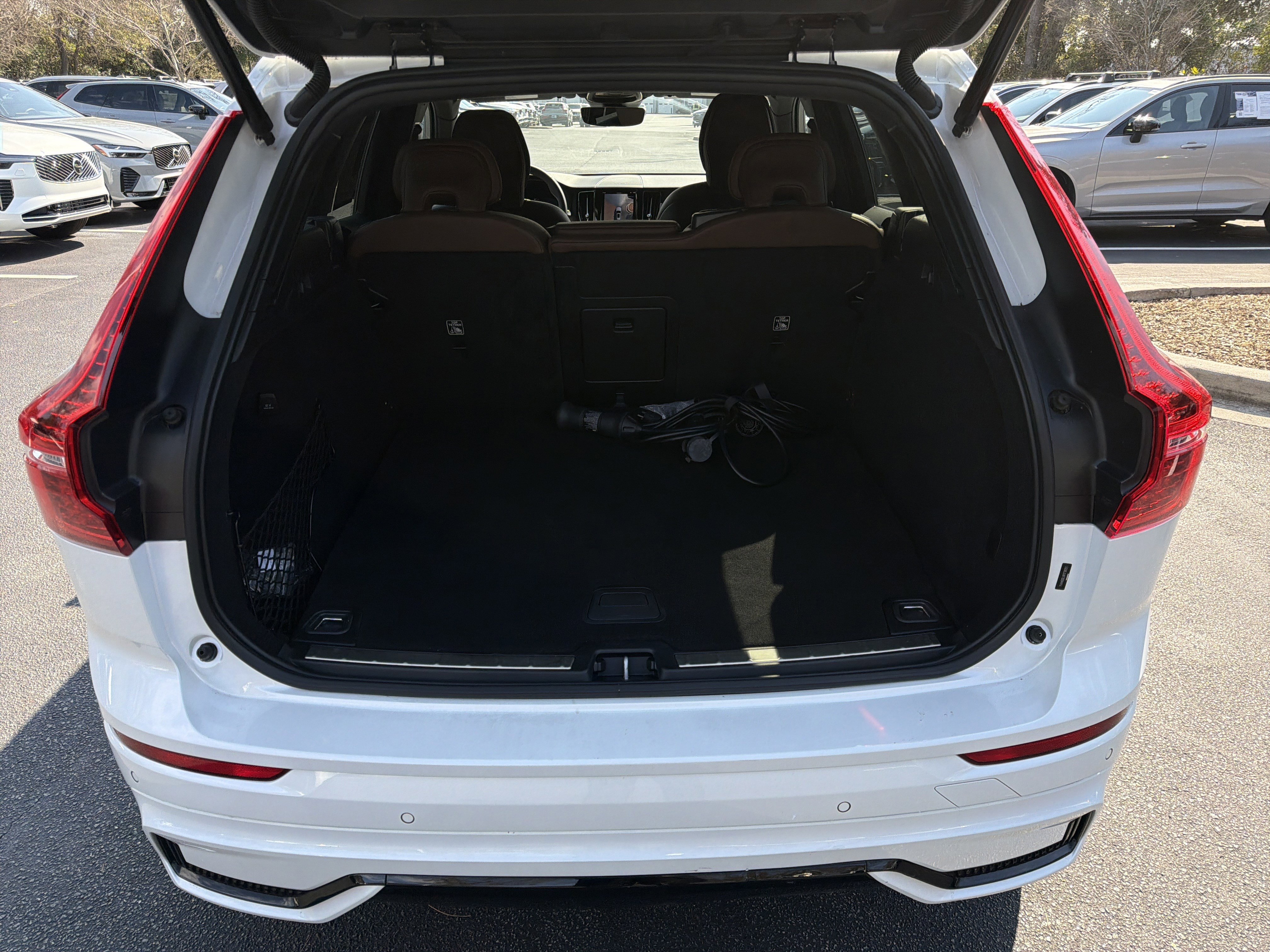 Certified 2024 Volvo XC60 T8 Plus image 34