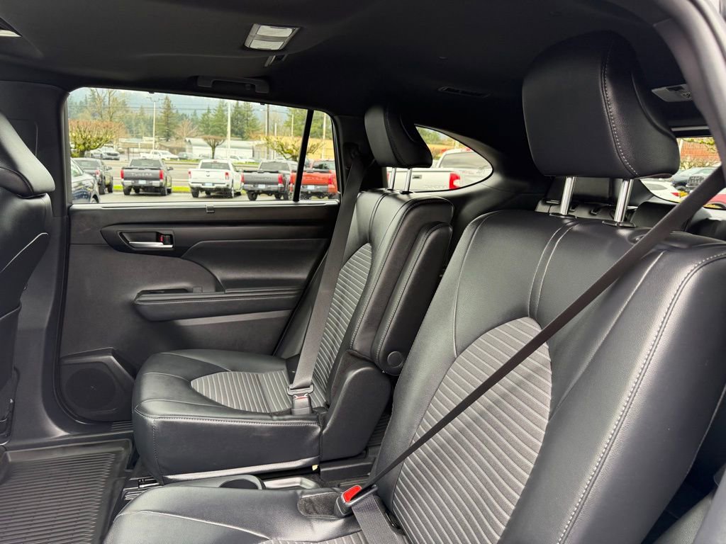 Used 2025 Toyota Highlander XSE AWD/4WD image 31