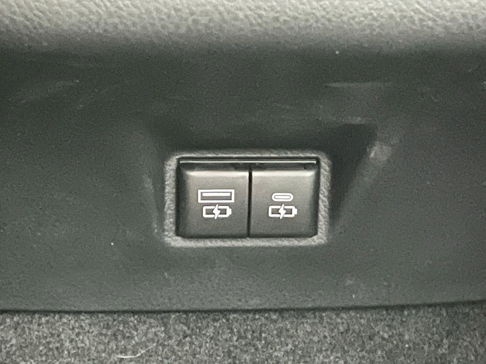 Used 2025 Toyota Camry XLE AWD/4WD image 38