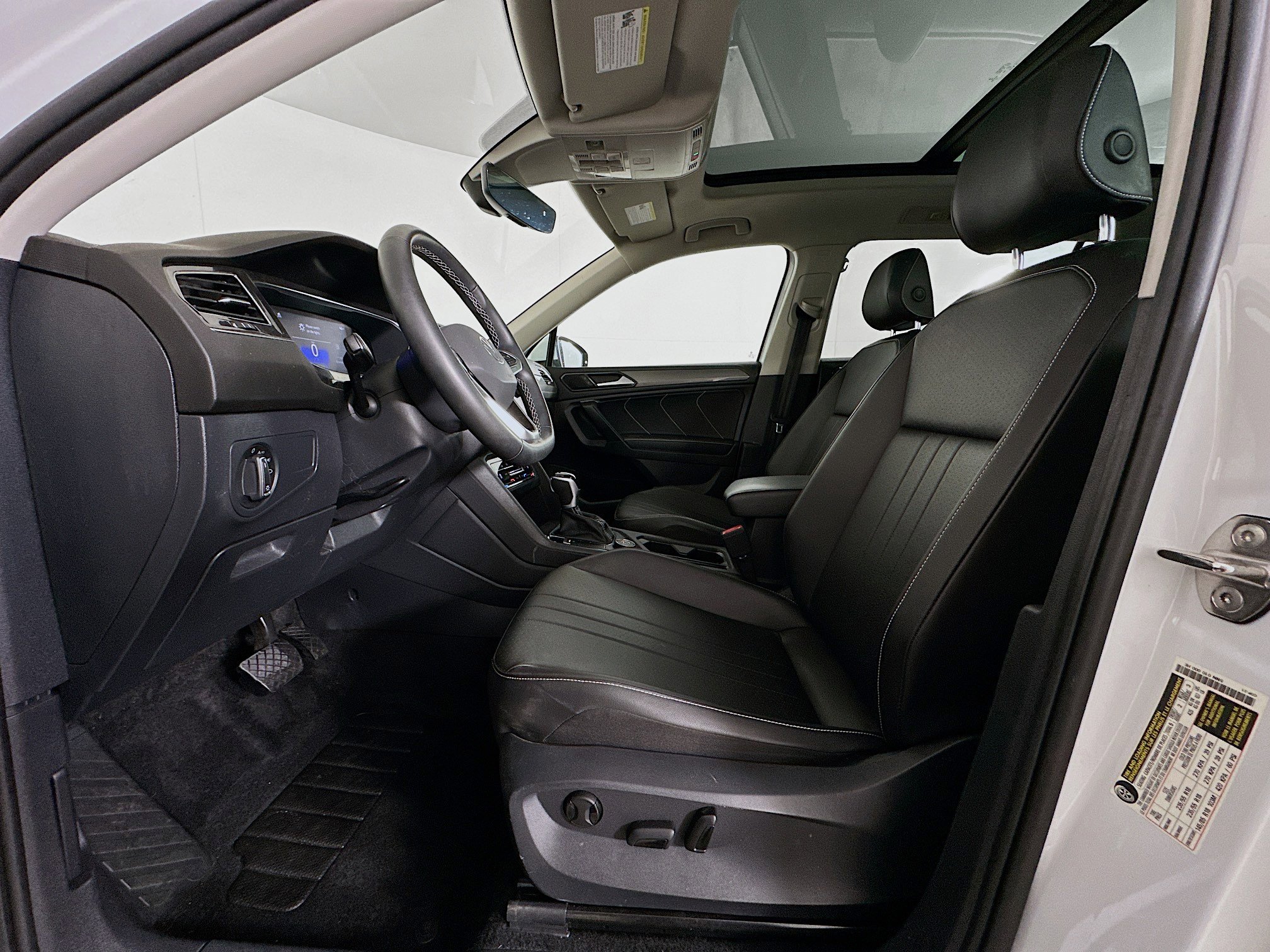 Used 2022 Volkswagen Tiguan SE image 13