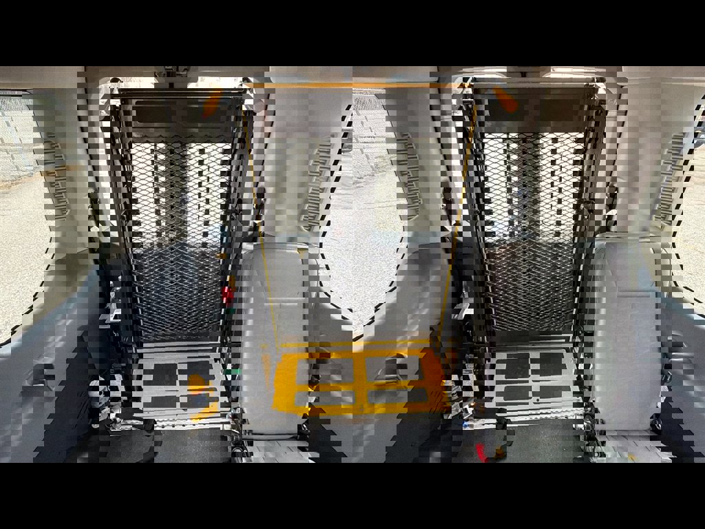 Used 2019 Ford Transit 350 XL image 17