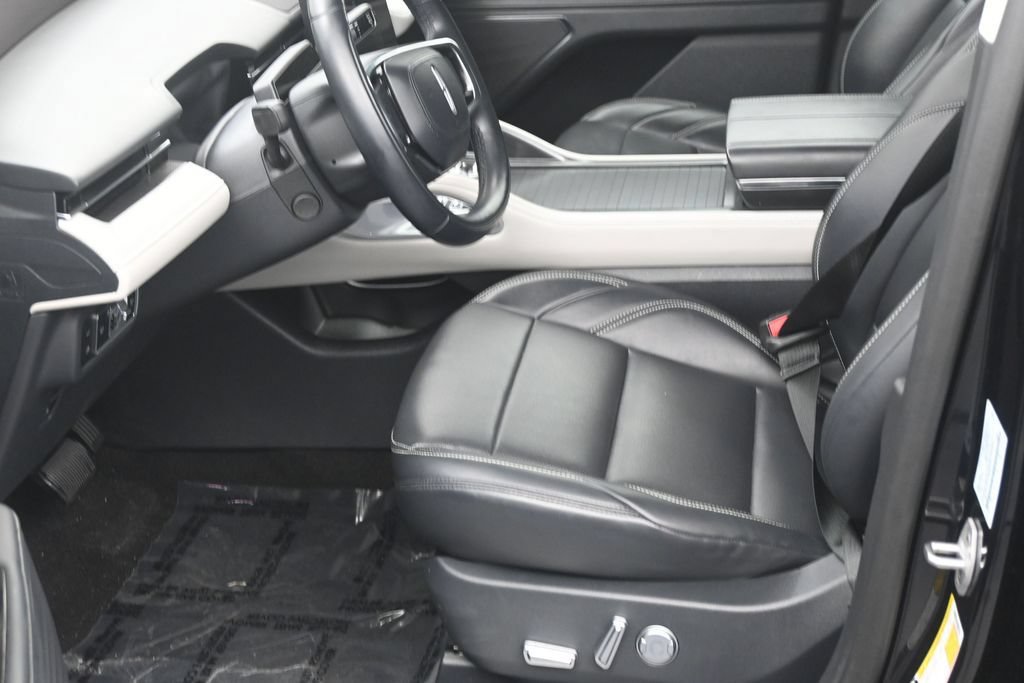 Used 2025 Lincoln Nautilus Premier AWD/4WD image 10
