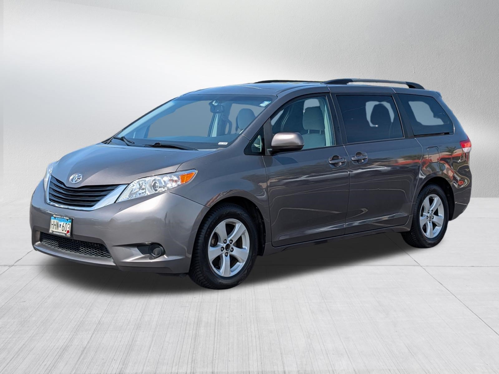 Used 2014 Toyota Sienna LE FWD image 3