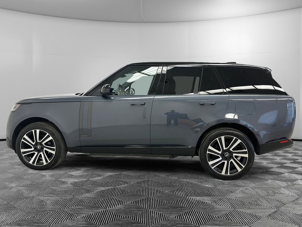 Used 2025 Land Rover Range Rover Autobiography image 2